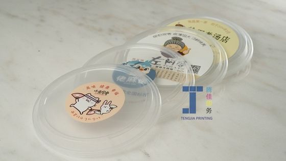 Étiquettes étanches à l'eau pour les contenants alimentaires