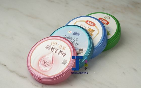 Étiquettes rondes brillantes en forme pour une finition de surface durable et une forme unique